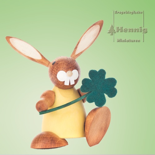 Hase gelb mit Kleeblatt 10cm