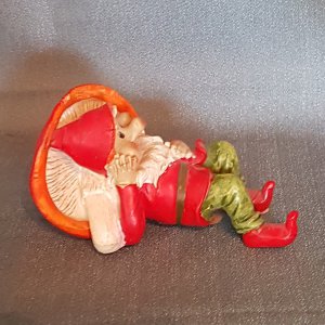 Polyresin Zwerg liegend mit Pilz 7cm