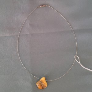 Halsreif mit Bernsteinanhänger 41cm