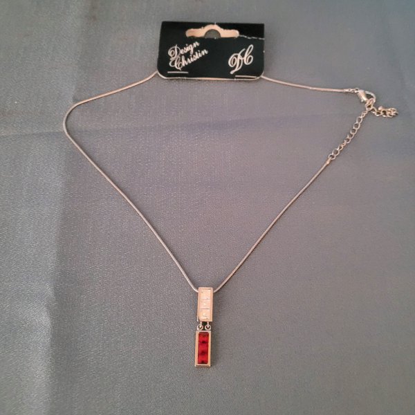 Kette mit Anhänger rot-weiss 45cm