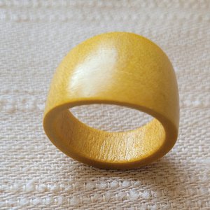 Holzring gelb Gr. 8