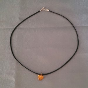 Kette mit Herz-Bernsteinanhänger 44cm