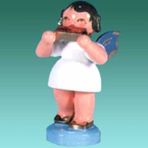 Engel stehend mit Mundharmonika, blaue Flügel